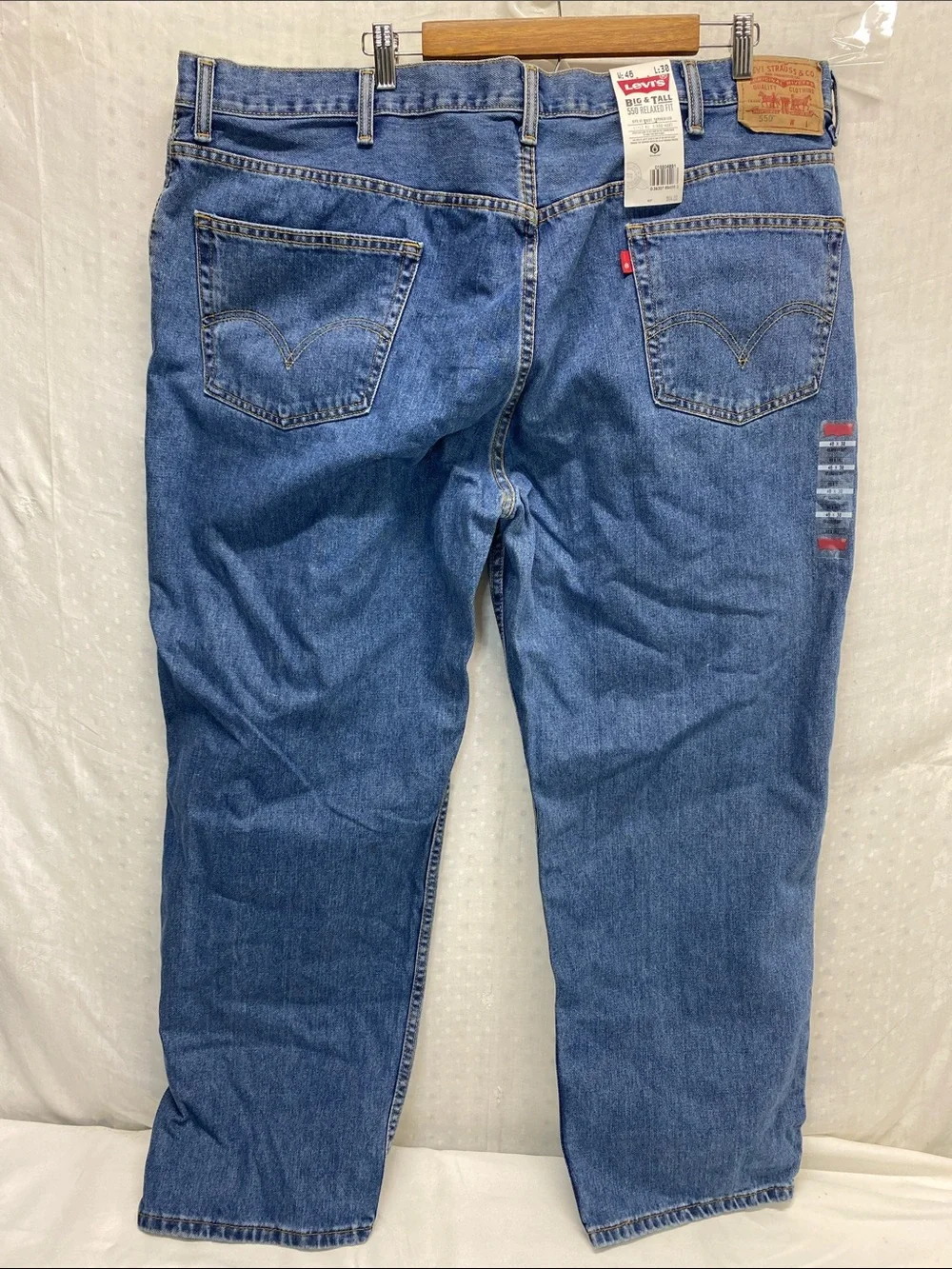 NWT Men’s Levi’s 46/30 Big & Tall 550 Relaxed Fit Medium Wash